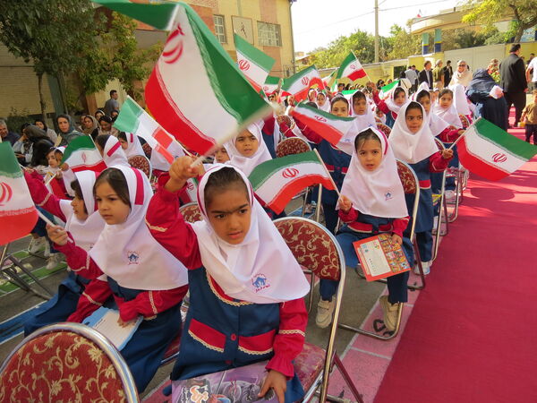 نواختن زنگ اول مهر در مدرسه شهدا فرهنگی 