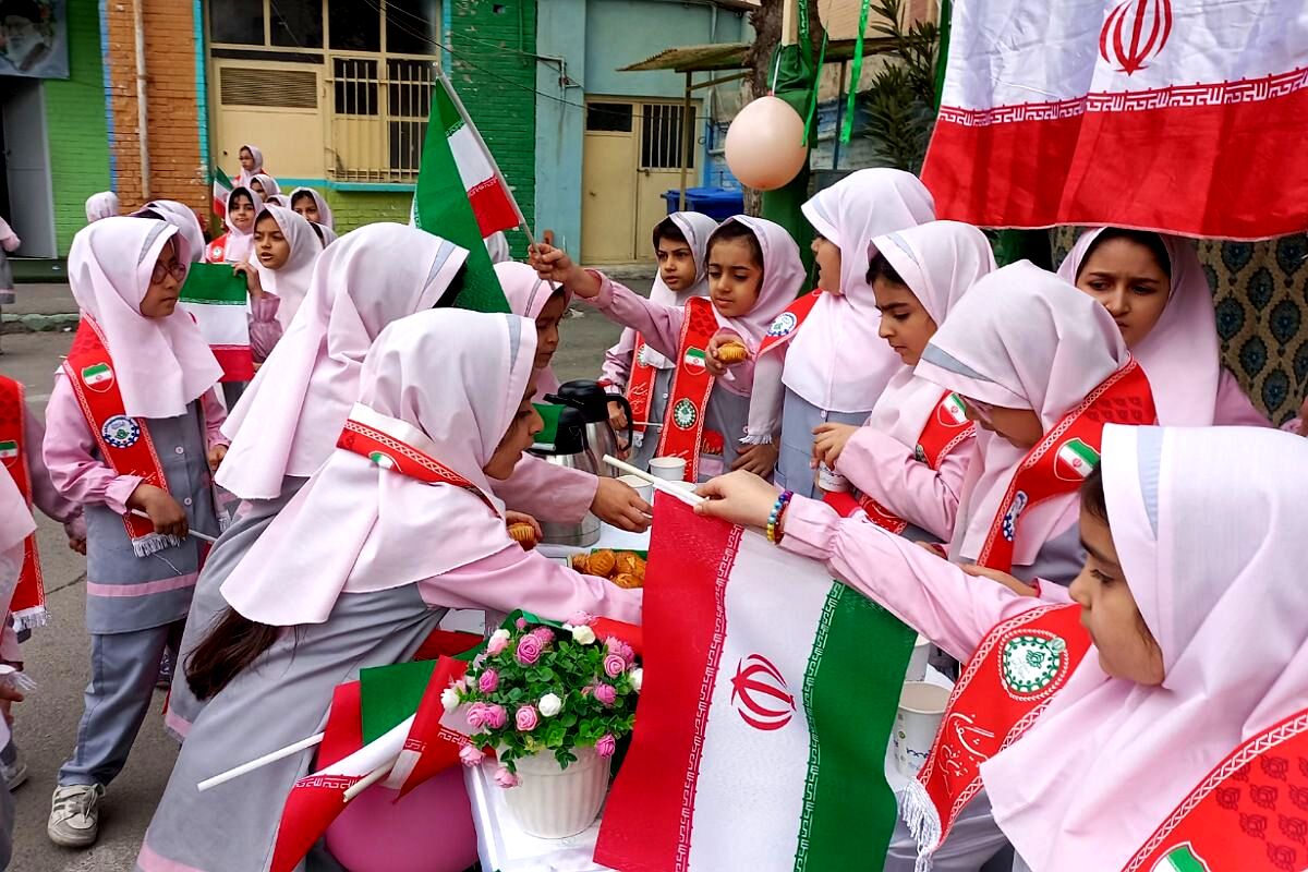 جشن نیمه شعبان و فجر با شور پیشتازان در مدرسه شهید جواد سرافراز