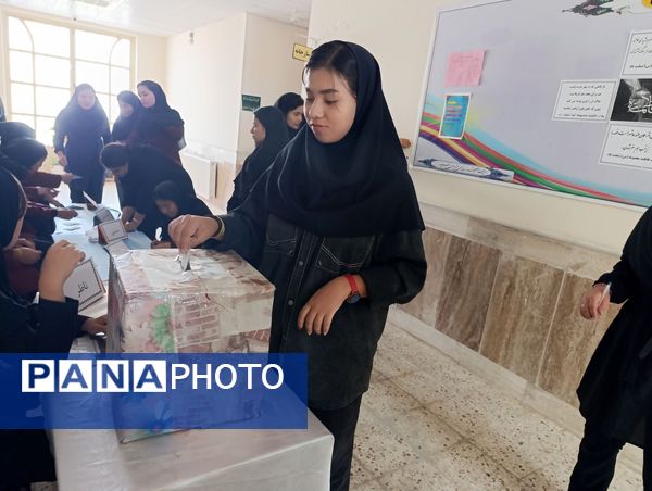 انتخابات شورای دانش‌آموزی در دبیرستان نسیبه شهرستان سملقان