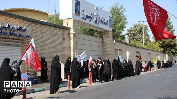 تجمع خودجوش زنان انقلابی در حمایت از حجاب