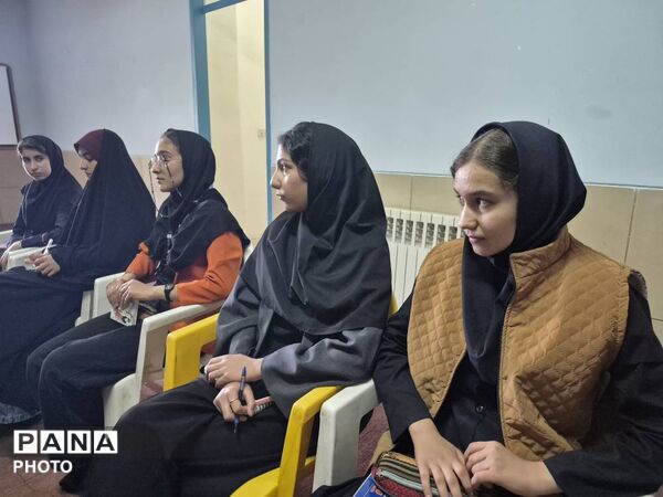 پذیرش رؤسای شورای دانش‌آموزی انتخابات استانی دختران در فارس