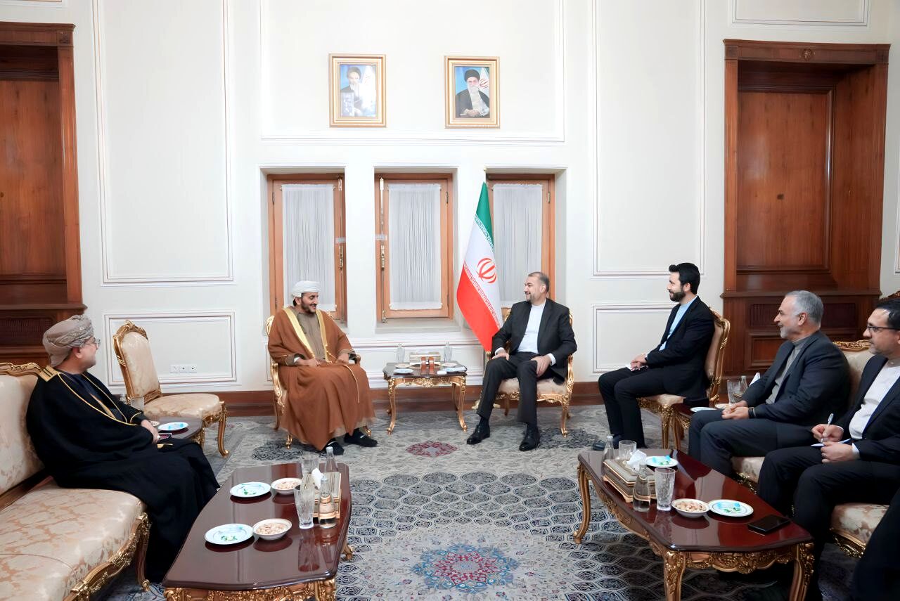 دیدار معاون سیاسی وزیر خارجه عمان با امیرعبداللهیان