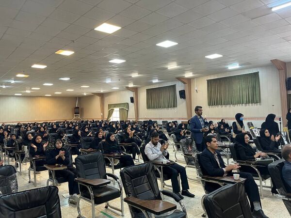 مراسم تجلیل از روشا اکبری برنده مدال طلای شطرنج مدارس جهان در شهرستان نیشابور 