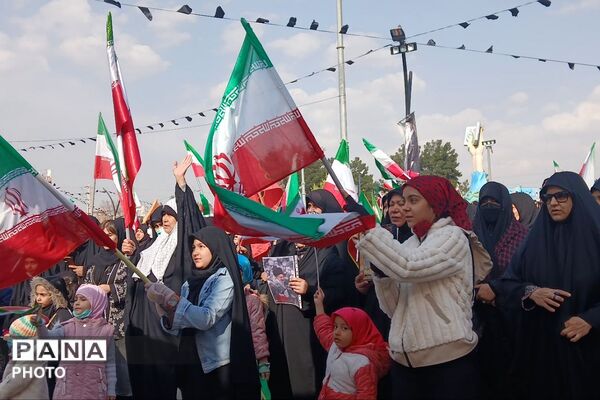 تجدید بیعت فرهنگیان و دانش آموزان بصیر و غیور  پاکدشت  با رهبر معظم انقلاب