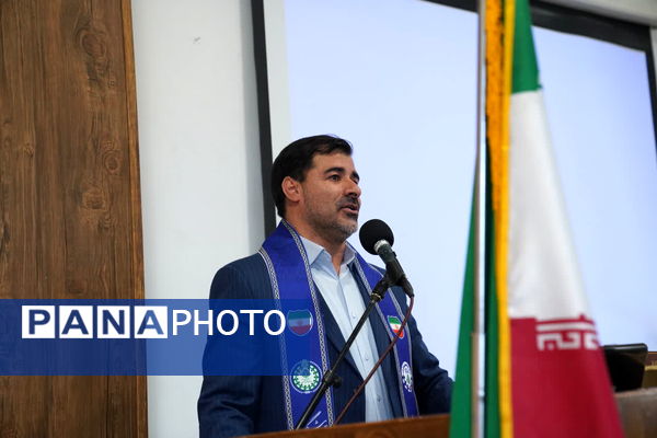 همایش استانی سپاس مربی با حضور پرشور دانش‌آموزان پیشتاز وخبرنگار پانای استان اصفهان