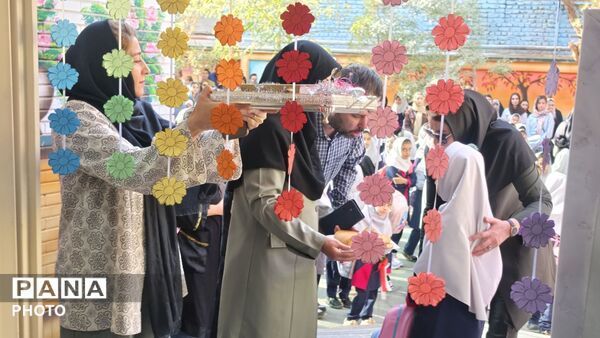 طنین «زنگ مهر و مقاومت» در دبستان دخترانه فرهنگیان ۱