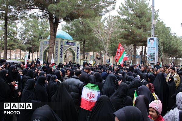 وداع با پیکر مطهر شهید فرشاد بنام در گلزار شهدا نیشابور 