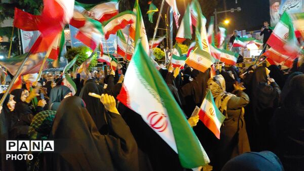 تا آخرین قطره خونمان از ایران دفاع می‌کنیم