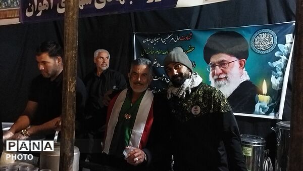 خیابان امام خمینی میزبان موکب های مردمی شد 