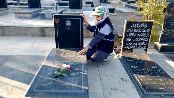 شکوه حضور دانش‌آموزان شهید مطهری در راهپیمایی ۱۳ آبان