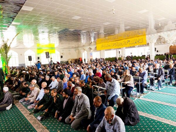 نماز جمعه ای با رنگ خون شهید در کاشمر