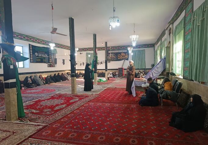 تکریم از مادران شهدا در پایگاه طاهره بسیج خواهران روستای حسین آباد