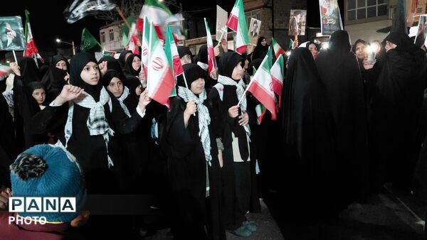 از خاکستر دشمن، نور امید می‌تراشیم
