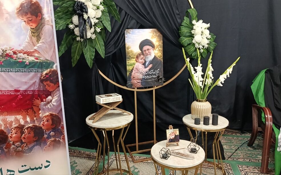 مراسم بزرگداشت رهبر شهید در اداره کل آموزش و پرورش یزد