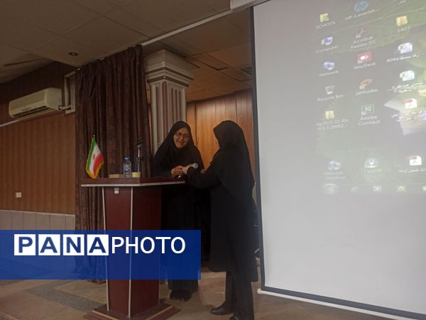 نخستین جلسه انجمن اولیا و مربیان دبیرستان دخترانه ۱۳ آبان در هفته سلامت و روان