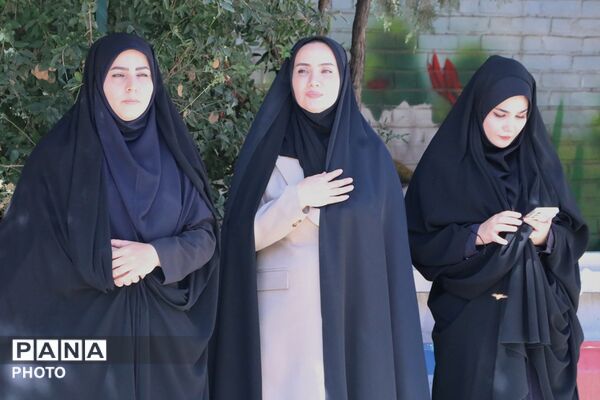 مراسم هفته دفاع مقدس با شروع سال تحصیلی جدید در بهارستان‌دو