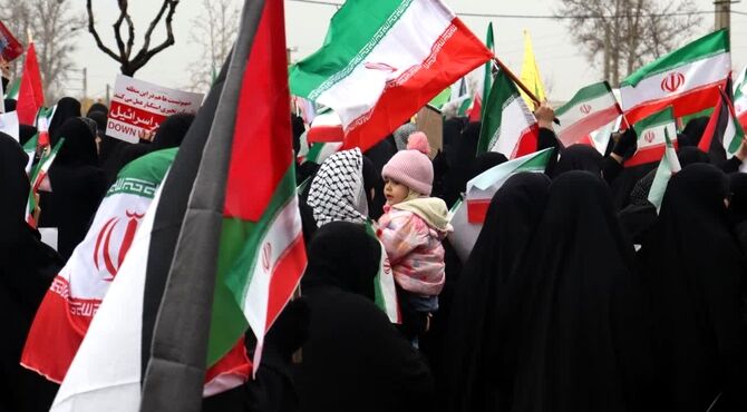 حضور پرشور مردم مقاوم کرج در راهپیمایی علیه رژیم کودک‌کوش اسرائیل