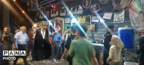 موکب چایخانه همچنان در کنار مردم فعال است