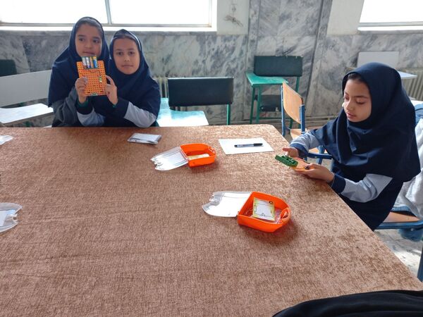 بازدید دانش آموزان دبستان ناهید نخودی از پژوهشرای نیشابور