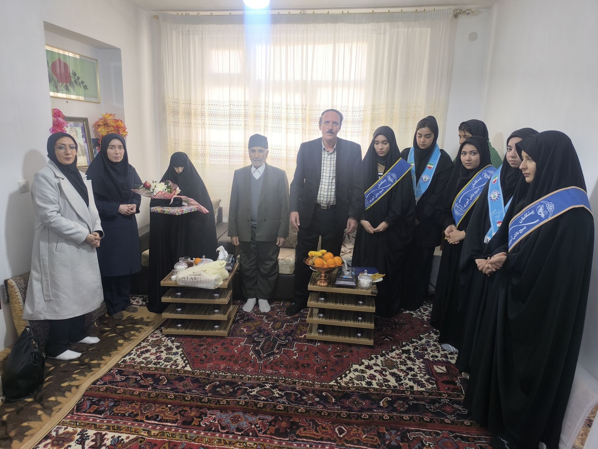 دانش‌آموزان دبیرستان و هنرستان دخترانه باقرالعلوم باسمنج میهمان خانواده‌های شهدا شدند