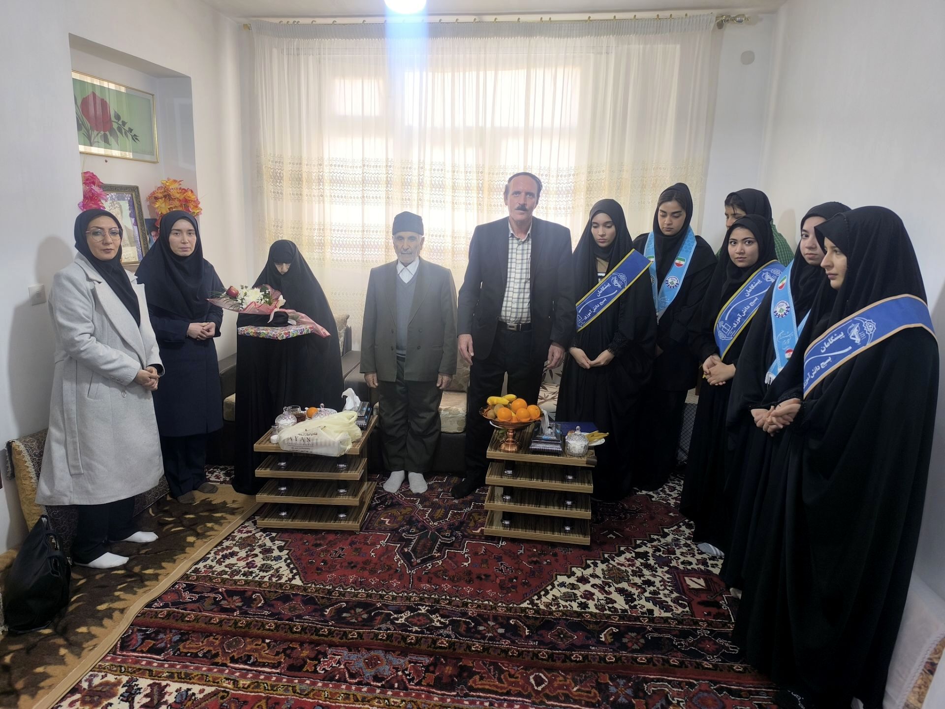 دانش‌آموزان دبیرستان و هنرستان دخترانه باقرالعلوم باسمنج میهمان خانواده‌های شهدا شدند