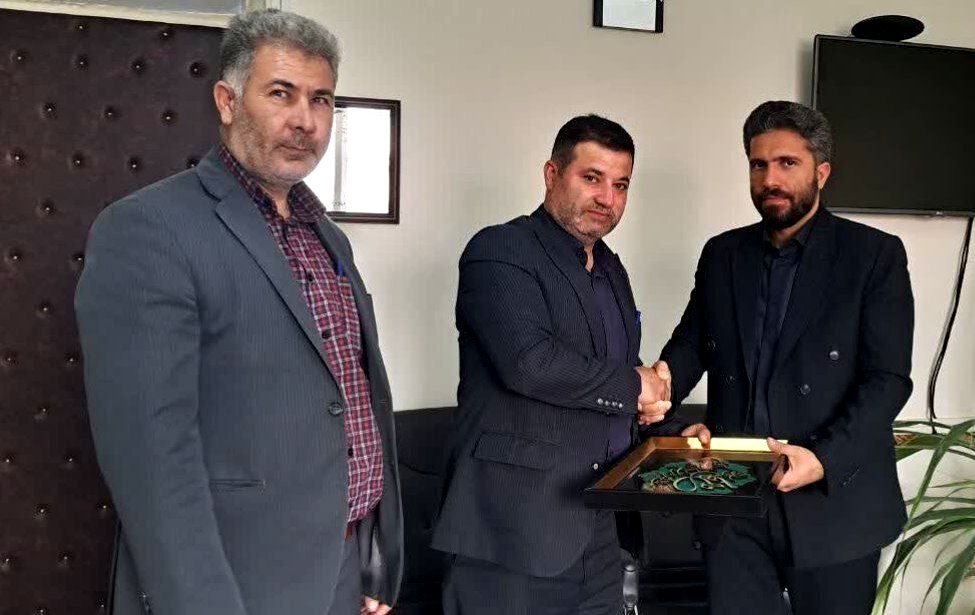 آینده اخلاقی و اجتماعی جامعه در گرو تلاش‌های معلمان است