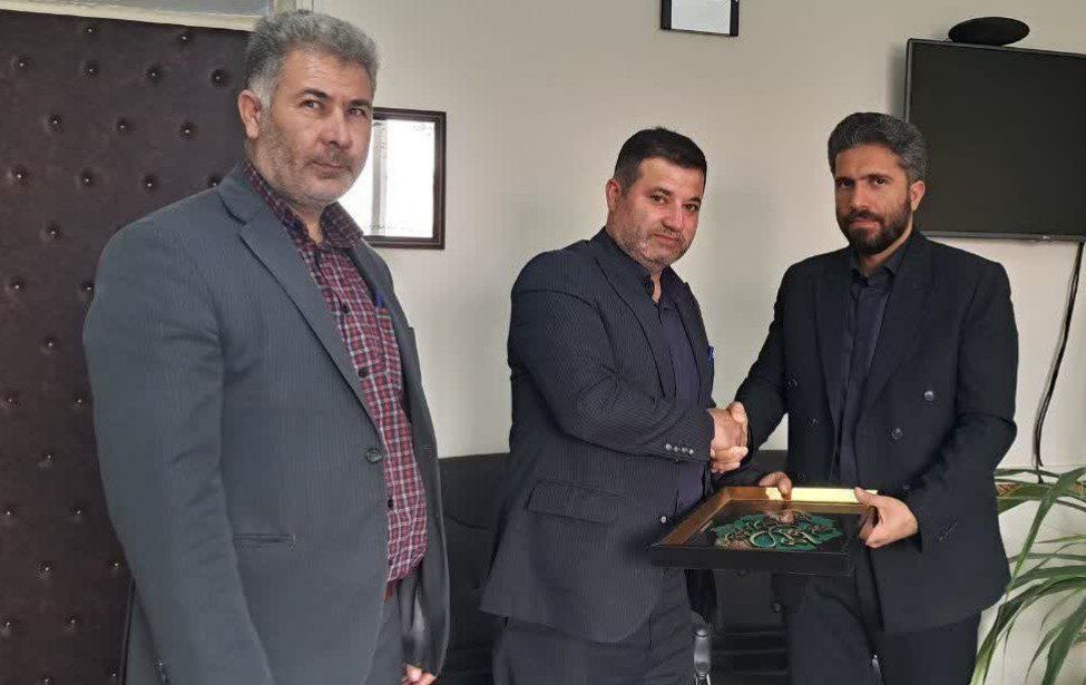 آینده اخلاقی و اجتماعی جامعه در گرو تلاش‌های معلمان است