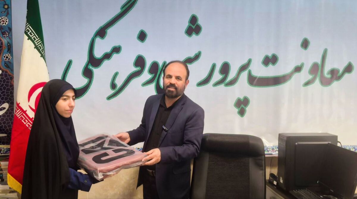 قدردانی معاون پرورشی آموزش و پرورش البرز از دانش‌آموزخبرنگار برتر پانا در ایام جنگ رمضان 