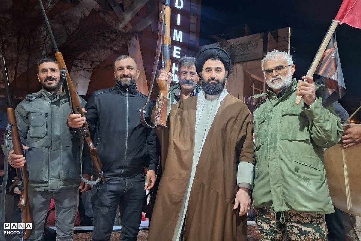 پنجاهمین اجتماع مردم فیروزکوه در هوای بارانی