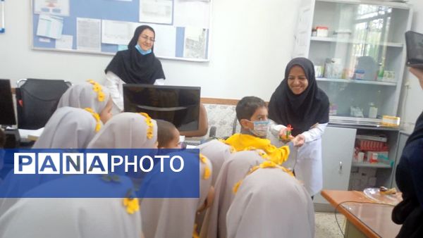 قدردانی از کارکنان خانه‌های بهداشت روستای فدافن در روز پرستار