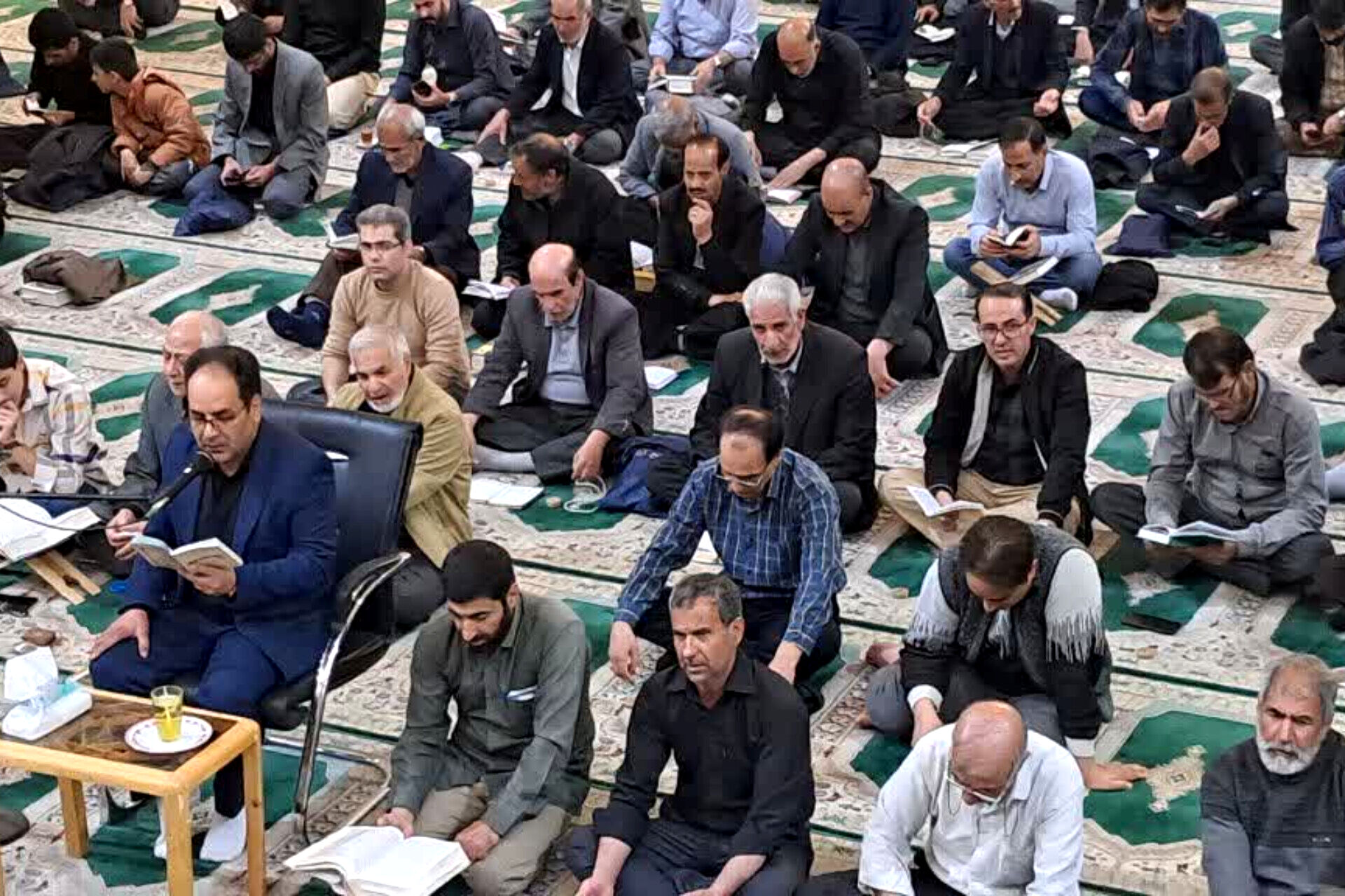 احیا با شکوه نخستین شب از لیالی قدر در مسجد جامع آباده