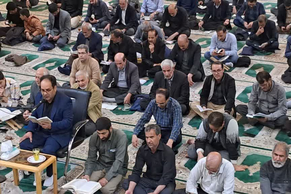احیا با شکوه نخستین شب از لیالی قدر در مسجد جامع آباده