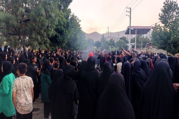مراسم نمادین آتیش زدن خیمه ها در عصر روز عاشورا در شهر بار