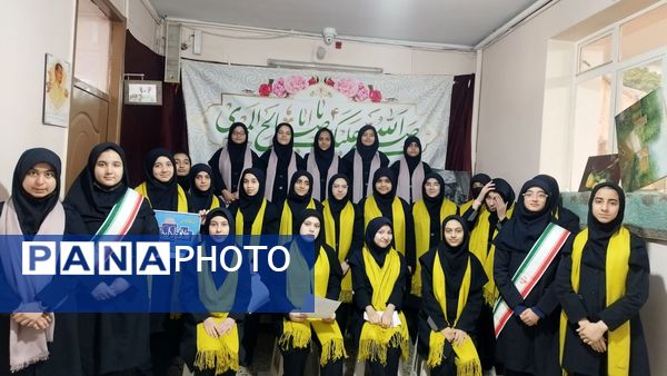 اردوی معنوی دانش آموزان دبیرستان شاهد تکتم در حرم مطهر رضوی