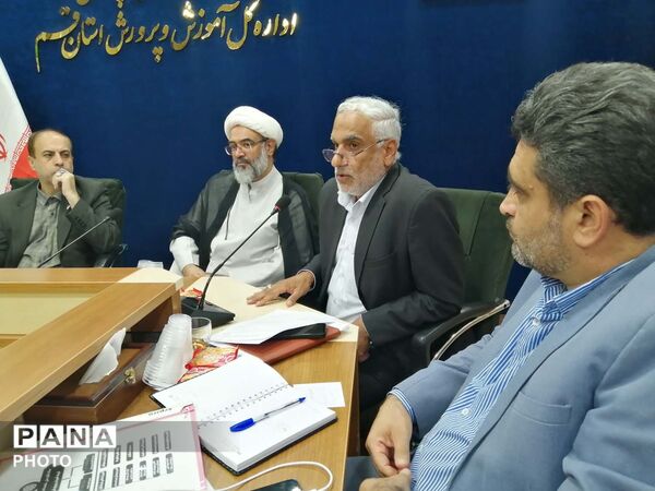 نشست کمیته آموزش و پرورش کنگره ملی شهدای قم