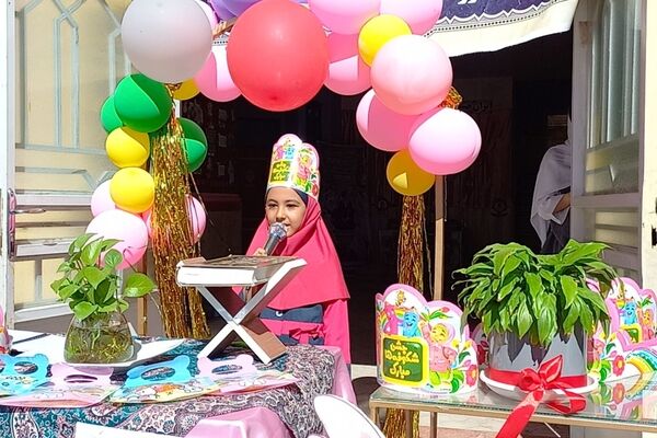 جشن شکوفه‌ها در دبستان سمیه منطقه خزل