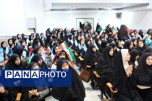 جشن ایرانمون در دبیرستان نمونه دولتی مهشید مصلی‌نژاد