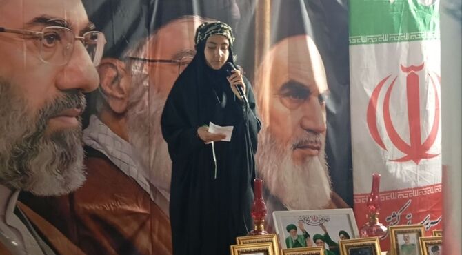رجزخوانی دانش‌آموز خبرنگار پانا در بلوار اندیشه مشهد