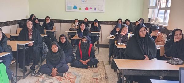 دومین جلسه هدایت تحصیلی پایه نهم در دبیرستان مادرمهربان خلیل آباد