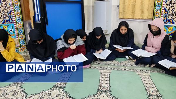 محفل انس با قرآن در مدرسه نمونه دولتی حضرت زینب(س)