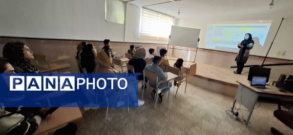کارگاه آموزشی آمادگی مسابقه سلول‌های بنیادی با حضور دانش‌آموزان دبستان ملاصدرا در پژوهش سرای دکتر حسابی 