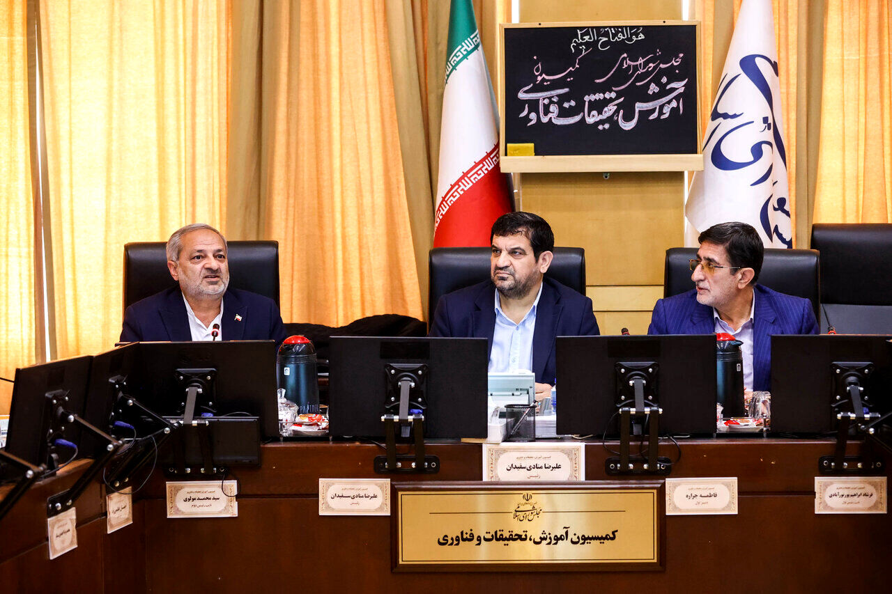 اکثر نمایندگان از توضیحات وزیر آموزش و پرورش قانع شدند