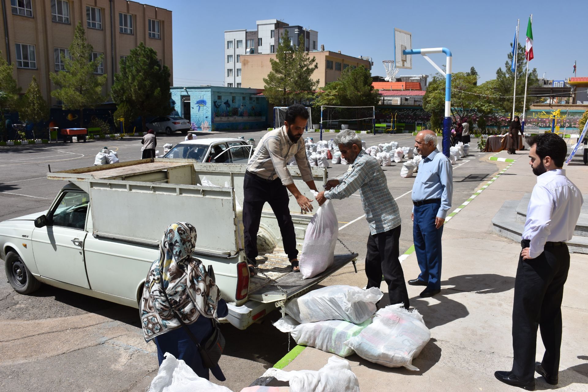 توزیع 3 هزار و 700 بسته نوشت‌افزار میان دانش‌آموزان نیازمند نیشابور