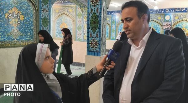 اقامه نخستین نماز جماعت سال تحصیلی جدید در دبیرستان فرهنگیان ناحیه ۴ اصفهان