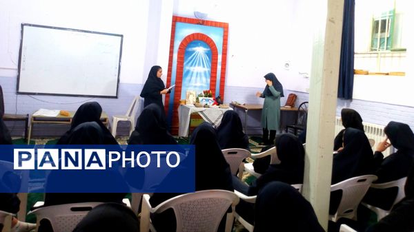 خوانش زندگی نامه شهدا در دبیرستان فاطمیه