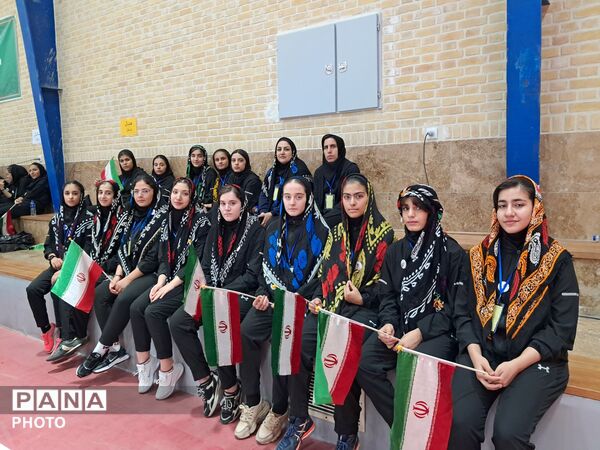 قاب‌های ماندگار از افتتاحیه مسابقات ورزشی دانش‌آموزان دختر منطقه ۴ کشور در همدان
