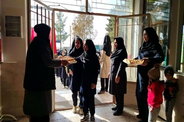 گلبانگ زنگ چهل و هفتمین پیروزی انقلاب اسلامی در مدرسه شهید مجید دهنوی 
