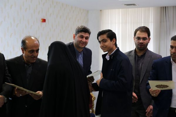 آیین تجلیل از برگزیدگان جشنواره قرآن عترت و نماز آذربایجان شرقی