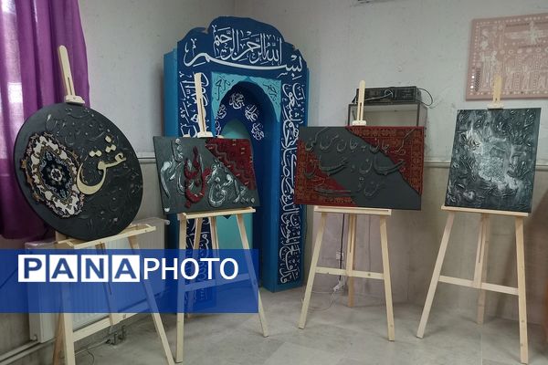 برپایی نمایشگاه آثار هنرجویان هنرستان های منطقه پردیس به مناسبت هفته مشاغل