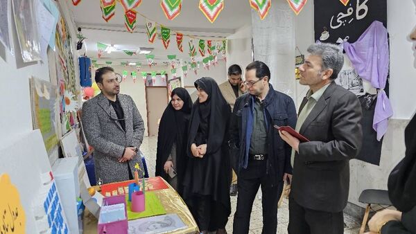 بازدید مسئول پژوهش‌سرای دکتر حسابی از دستاوردهای دانش‌آموزان مدرسه شاهد شهید نوری